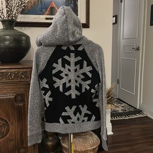 Aeropostale Heather Gray and Black Snowflake Hoodie